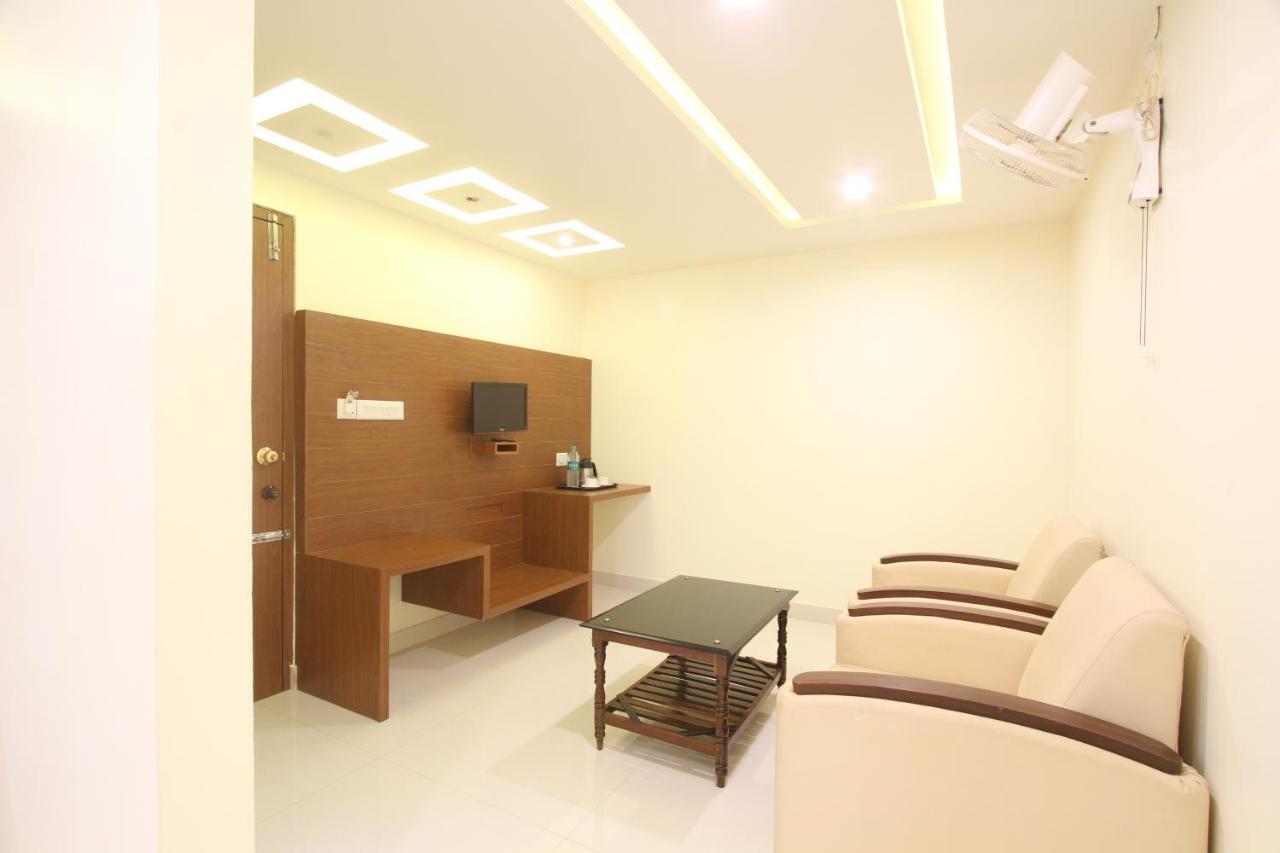 Divines Business Hotel Kuzhittura Ngoại thất bức ảnh