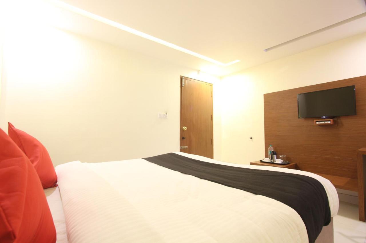 Divines Business Hotel Kuzhittura Ngoại thất bức ảnh